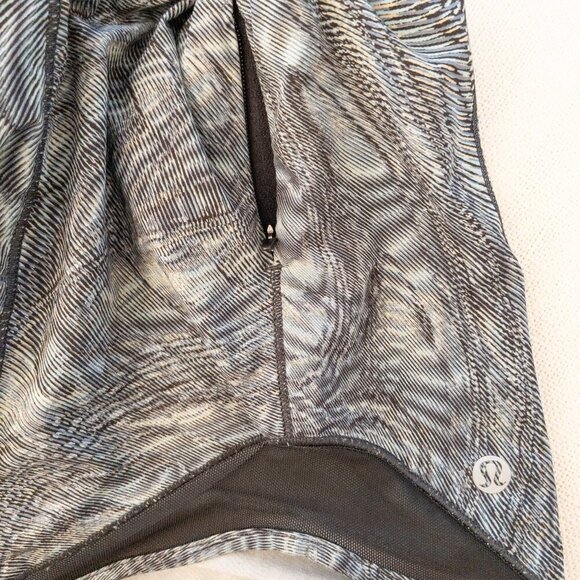 Lululemon Tracker Shorts 4” Tall – Size 6 Gray Abstract Print Zip Pocket - Picture 4 of 5